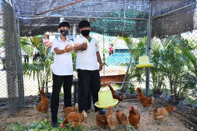 วิทยาลัยการอาชีวศึกษาปทุมธานี จัดทำโครงการชีววิถี "สารพันสร้างสรรค์ มหัศจรรย์บวบ" และโครงการ "อาหารปลอดภัย ร่วมใจสู้ภัยโควิด-19"