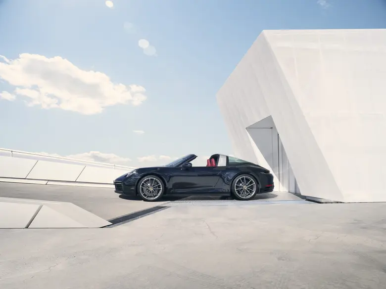 หรูหรา สง่างาม โดดเด่นไร้ที่เปรียบ: ปอร์เช่ 911 ทาร์กา ใหม่ (The new Porsche 911 Targa)