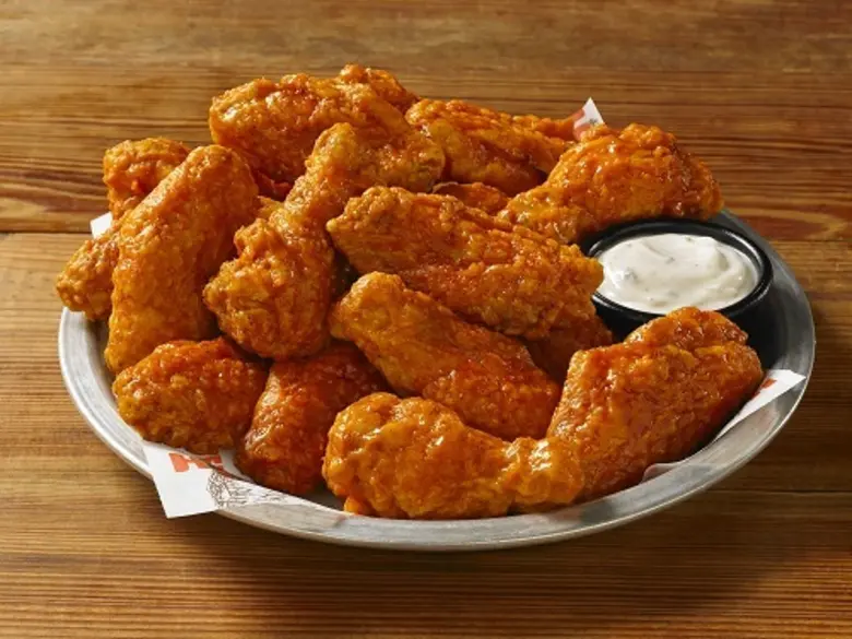 ฮูตเตอร์สเปิดให้บริการอีกครั้งในกรุงเทพพร้อมให้บริการ Hooters Delivery