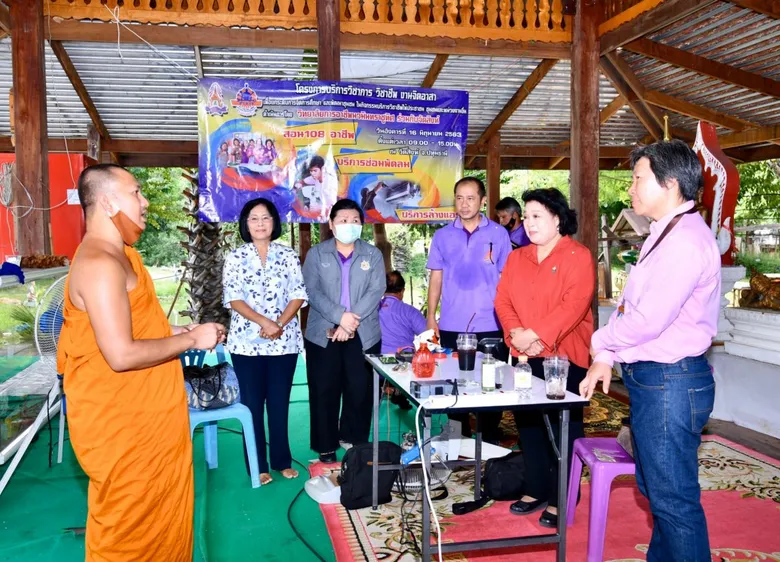 ว.บริหารธุรกิจและการท่องเที่ยวกรุงเทพเข้าวัดสอนพระเณรฝึกอาชีพขยายผลสู่ชุมชน