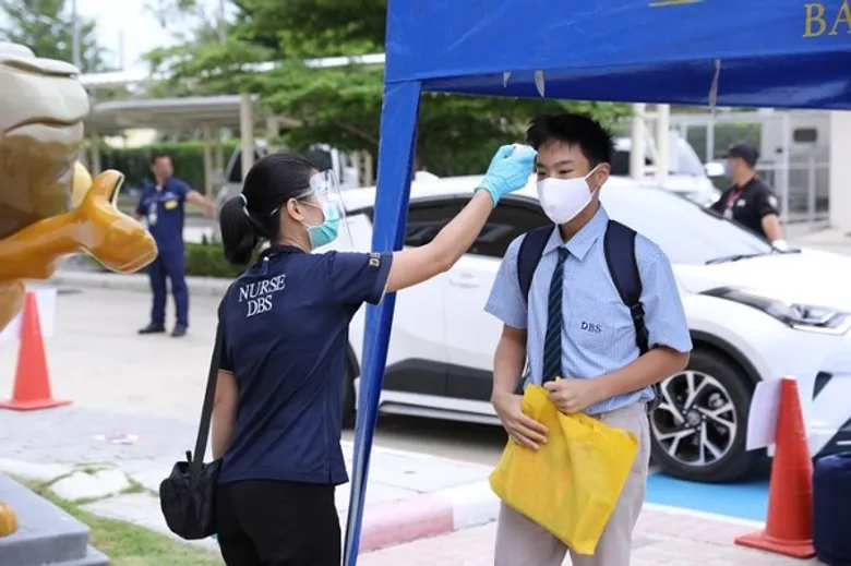 DBS ชูมาตรการป้องกันโรค COVID-19 เพื่อความปลอดภัยสูงสุด พร้อมเปิดโรงเรียนอีกครั้ง ต้อนรับนักเรียนด้วยรอยยิ้มกับแคมเปญ Make Today a Happy Day