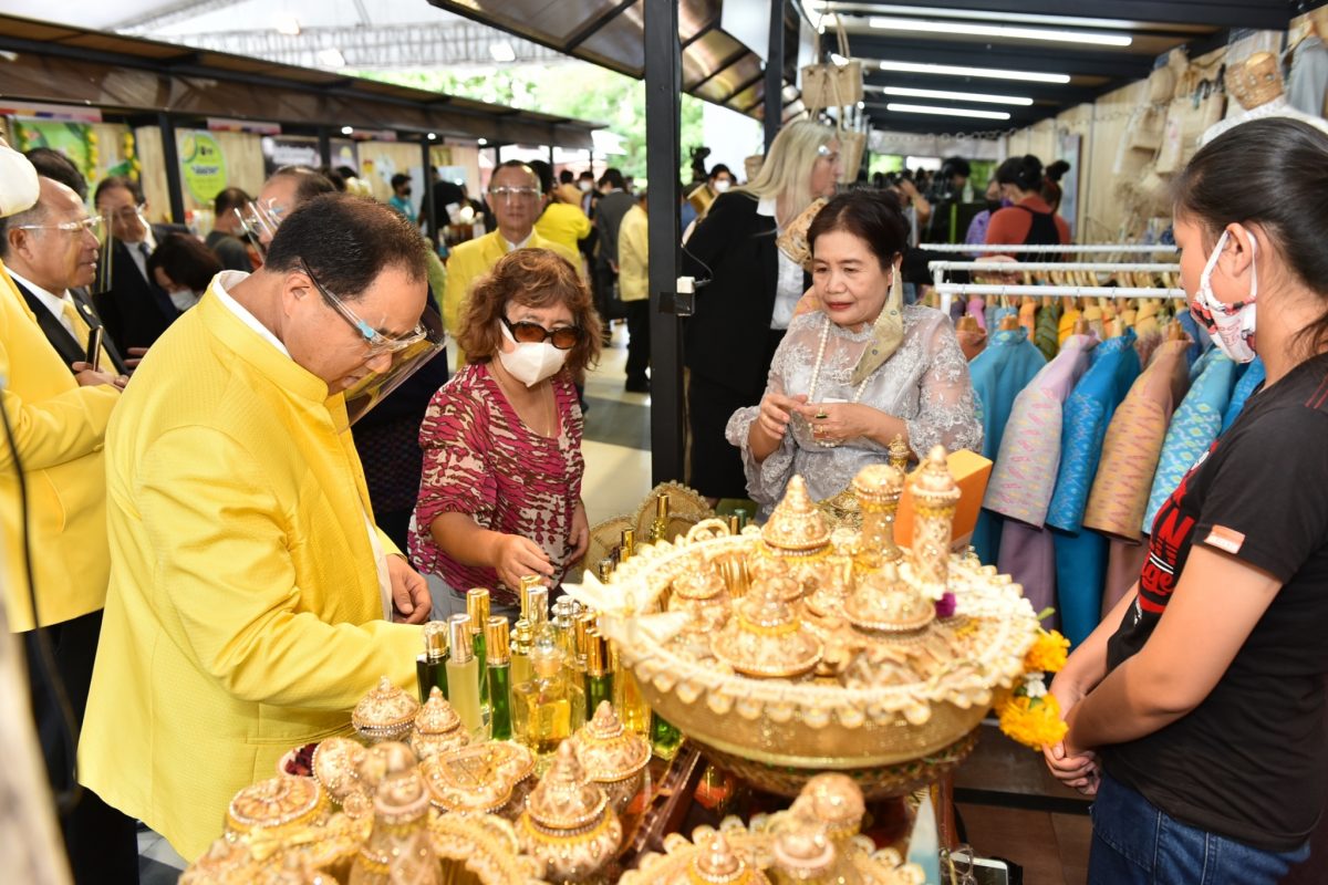 สยามพารากอน จับมือ หอการค้าไทย จัดกิจกรรม “ไทยช่วยไทย คือไทยเท่ @ ยิ้มไปด้วยกัน”