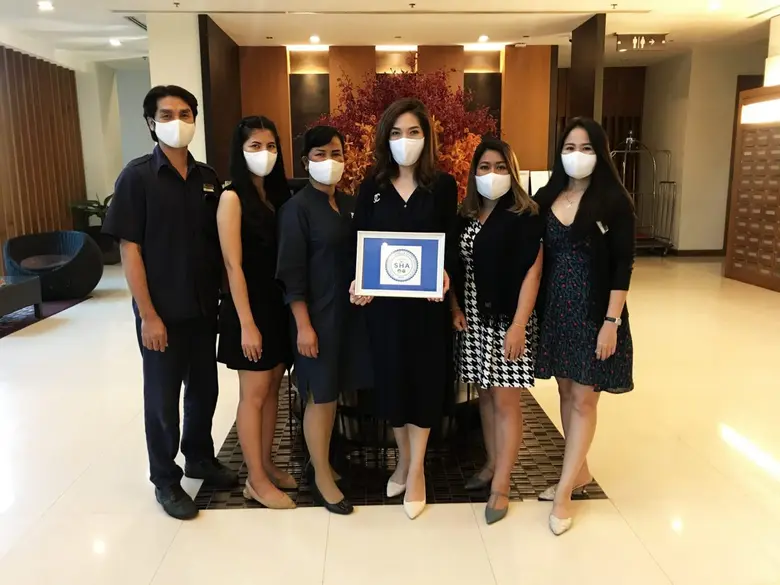 ศิราภา อเนกสิทธิสิน (คนที่ 4 จากซ้าย) ผู้...
