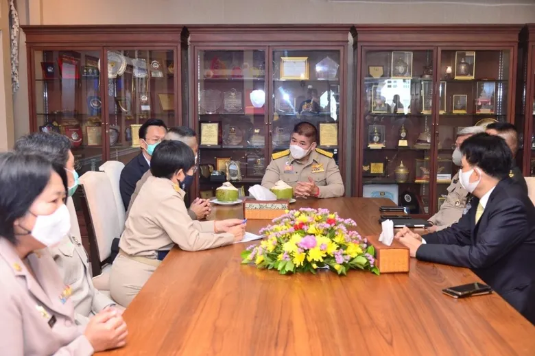 รมช.ธรรมนัส ลงศึกษาดูงานต้นแบบเกษตรกรรมยั่งยืน 1 ตำบล 1 กลุ่มเกษตรทฤษฎีใหม่ ฟื้นฟูภาคการเกษตรจากผลกระทบไวรัลโควิด - 19