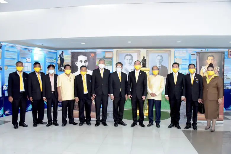 นายเฉลิมชัย ศรีอ่อน รัฐมนตรีว่าการกระทรวง...