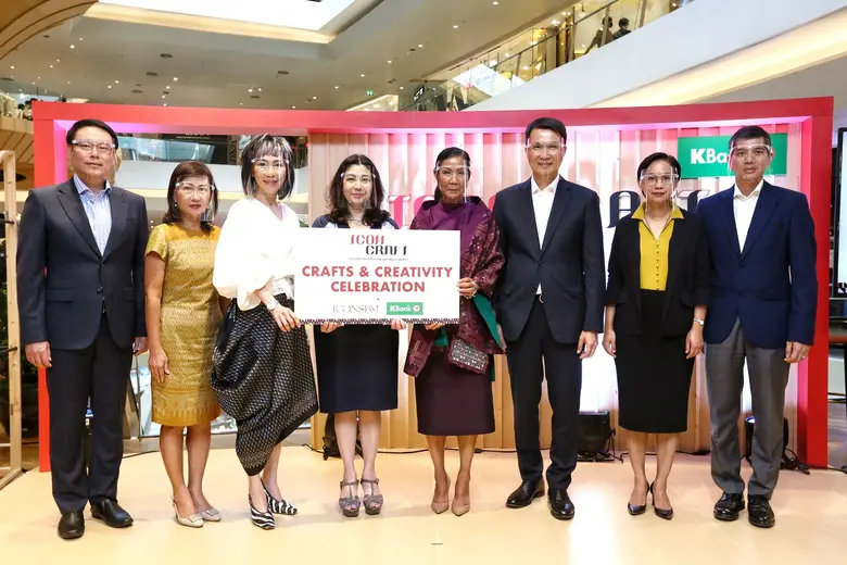 นางกอบกาญจน์ วัฒนวรางกูร (ที่ 4 จากขวา) ป...
