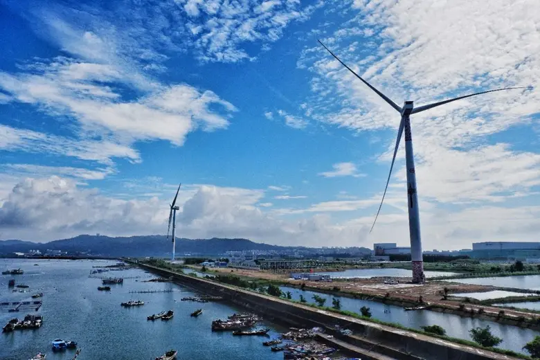 With China's first 8MW offshore wind turb...
