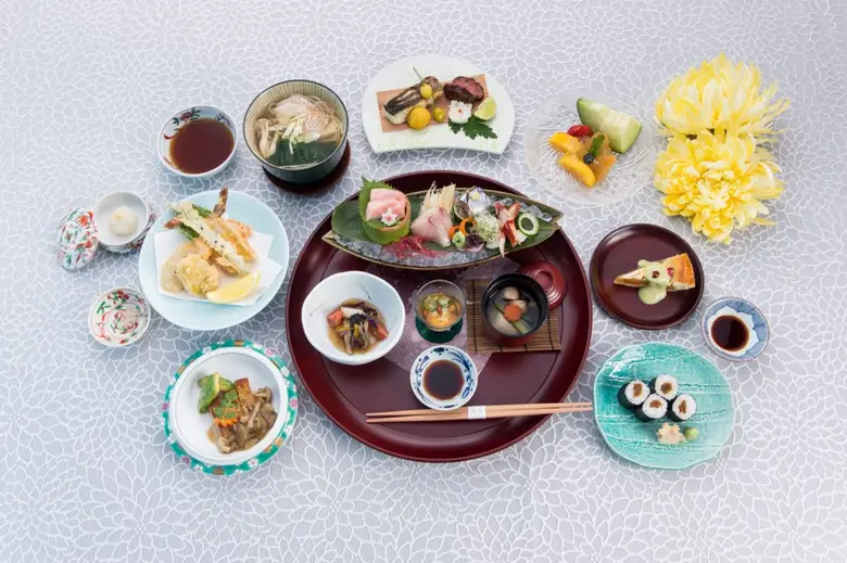 ห้องอาหาร ยามาซาโตะ (Yamazato) โรงแรม ดิ ...