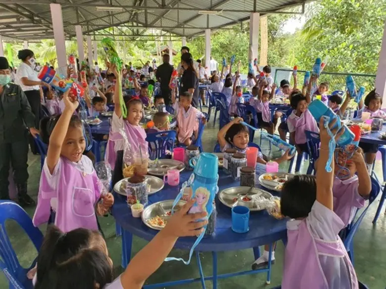 สุขภัณฑ์คริสตินามอบอาหารกลางวันรร.ตำรวจตระเวณชายแดน