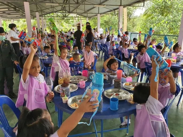 สุขภัณฑ์คริสตินามอบอาหารกลางวันรร.ตำรวจตระเวณชายแดน