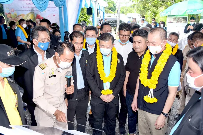 นายเฉลิมชัย ศรีอ่อน รัฐมนตรีว่าการกระทรวง...