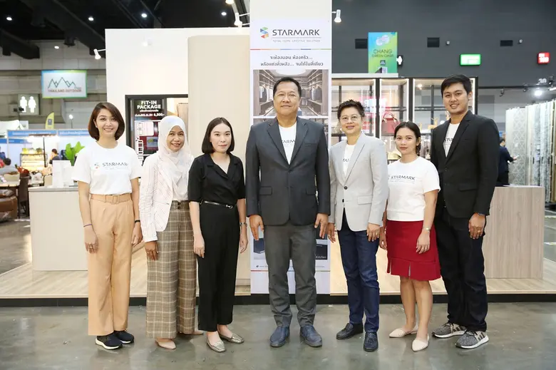 ดร.พัฒน์ปกรณ์ ศรีสกุลภิญโญ (ที่ 4 ซ้าย) ป...
