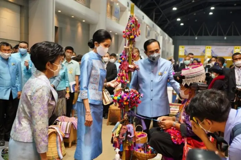สุดปัง !! โอทอปศิลปาชีพ ปี 63 ยอดพุ่ง 9 วัน กวาด 484 ล้าน พช.ปลื้ม ขอบคุณคนไทย ช่วยพลิกฟื้นศก. เสริมแกร่งชุมชน