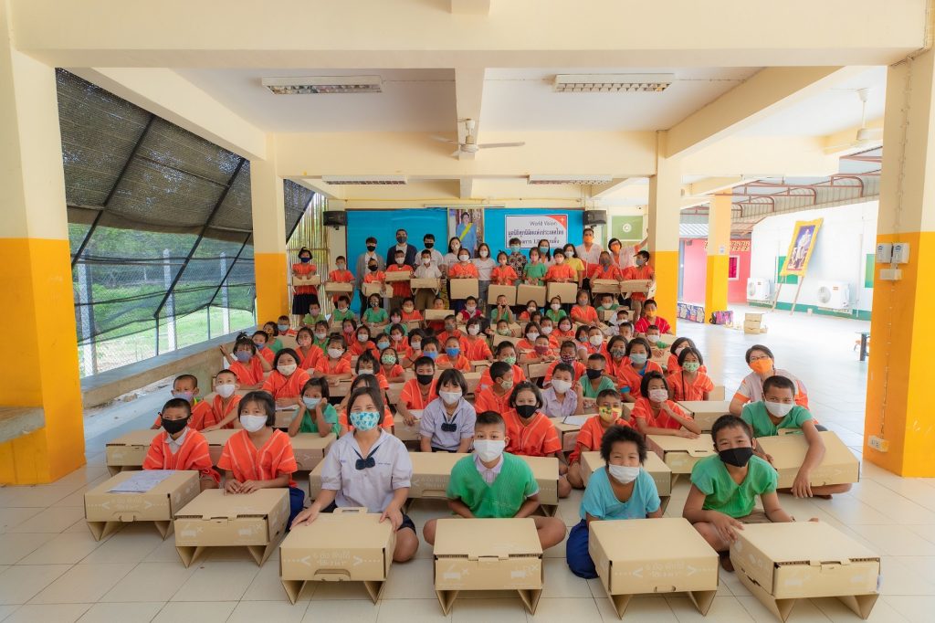 เอสซีจี แพคเกจจิ้ง ร่วมกับ มูลนิธิศุภนิมิตแห่งประเทศไทย สร้างสรรค์ “โต๊ะกระดาษ 3 in 1” ส่งมอบโอกาส สานต่อความยั่งยืน ให้เยาวชนไทย