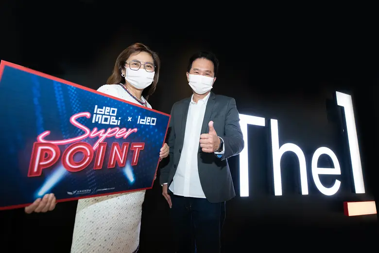 คุณมณีรัตน์ ธนัชญ์เศรษฐ์ (ซ้าย) กรรมการผู...