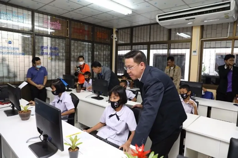 “พุทธิพงษ์” เยี่ยมชมผลสำเร็จศูนย์ดิจิทัลชุมชน จ.ระยอง ระหว่างร่วม ครม.สัญจร เร่งชุมชนพัฒนาต่อยอดการใช้ประโยชน์จากศูนย์ฯ