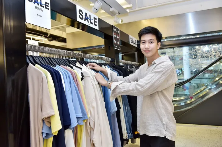 หนุ่มสาวแชร์ไอเดีย ฉลาดเลือก! ฉลาดช้อป! ในแคมเปญ “Siam Center & Siam Discovery Super Holiday Deal”