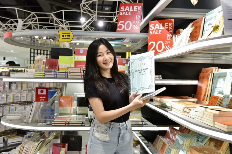 หนุ่มสาวแชร์ไอเดีย ฉลาดเลือก! ฉลาดช้อป! ในแคมเปญ “Siam Center & Siam Discovery Super Holiday Deal”