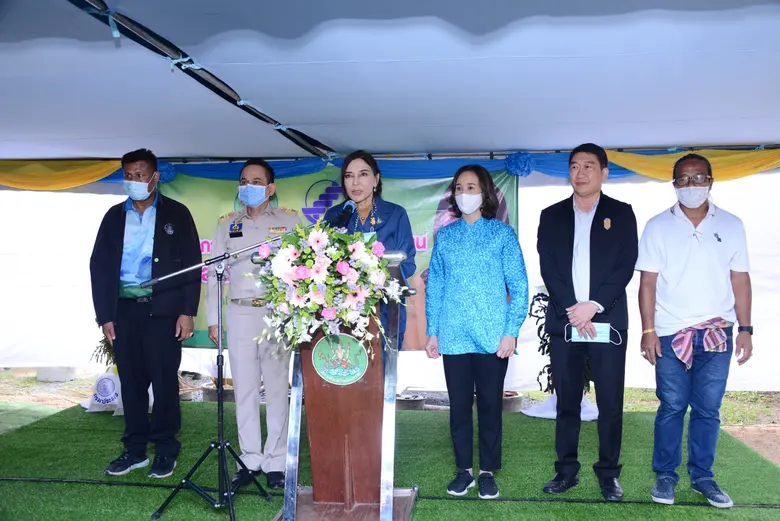 นางสาวมนัญญา ไทยเศรษฐ์ รัฐมนตรีช่วยว่าการ...