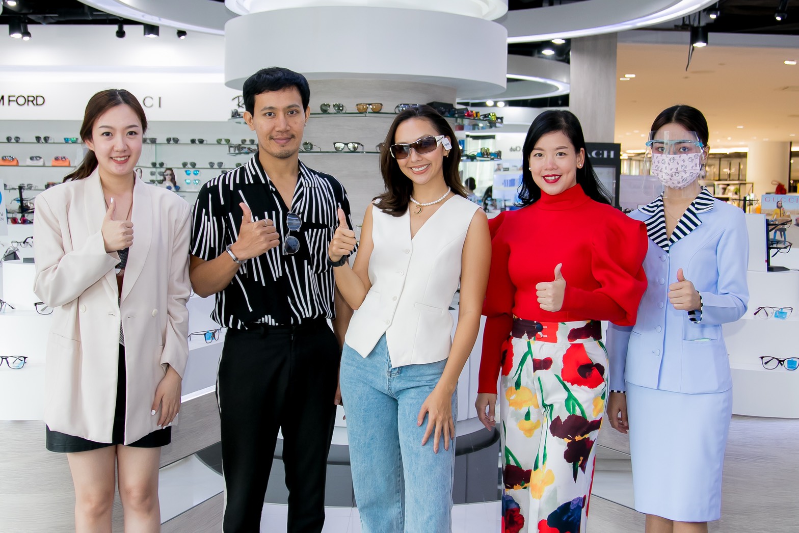 แว่นท็อปเจริญ ตัวแทนจำหน่ายแว่น PRADA อย่...