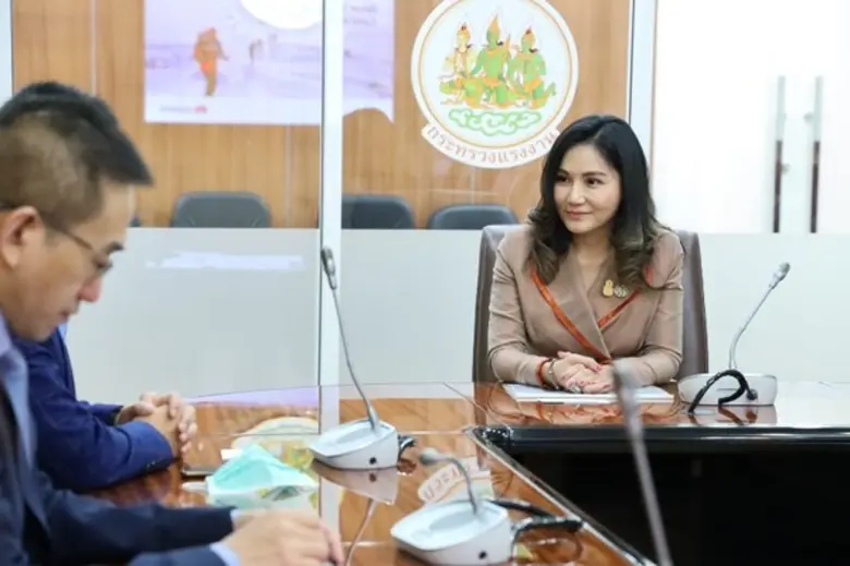 รมช. แรงงาน หารือ ผู้บริหาร บ.หัวเว่ย พร้...