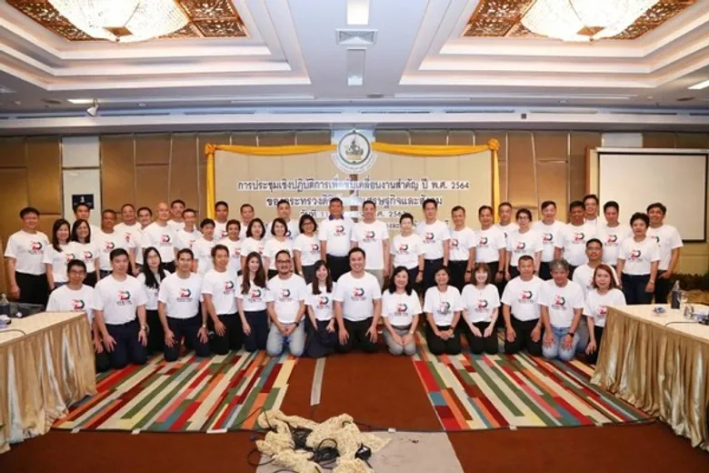 รมว. ดีอีเอส มอบนโยบายผู้บริหารบูรณาการโครงการหนุนเพิ่มรายได้ปชช.