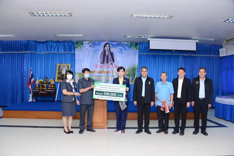 นางสาวมนัญญา ไทยเศรษฐ์ รัฐมนตรีช่วยว่าการ...