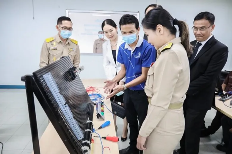 “นฤมล” ลุยพื้นที่อุตสาหกรรมบางพลี ติวเข้มเด็กอาชีวะ ป้อนยานยนต์