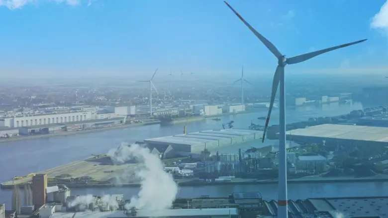 Aden Group และ Eren Groupe ซึ่งดำเนินงานผ...
