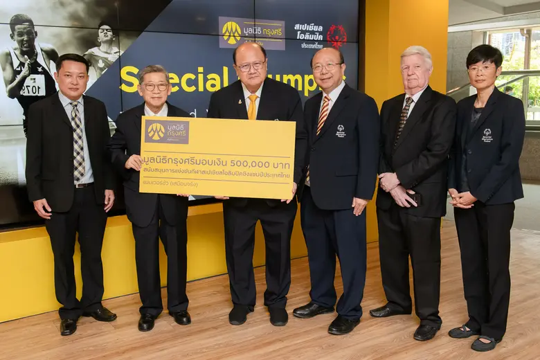 Mr. Karun Kittisataporn, (2nd left) Chair...