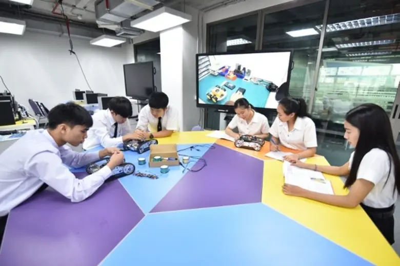 สจด. เปิดตัว “คณะเทคโนโลยีดิจิทัล” รองรับตลาดอุตสาหกรรมดิจิทัลประเทศไทยในอนาคต