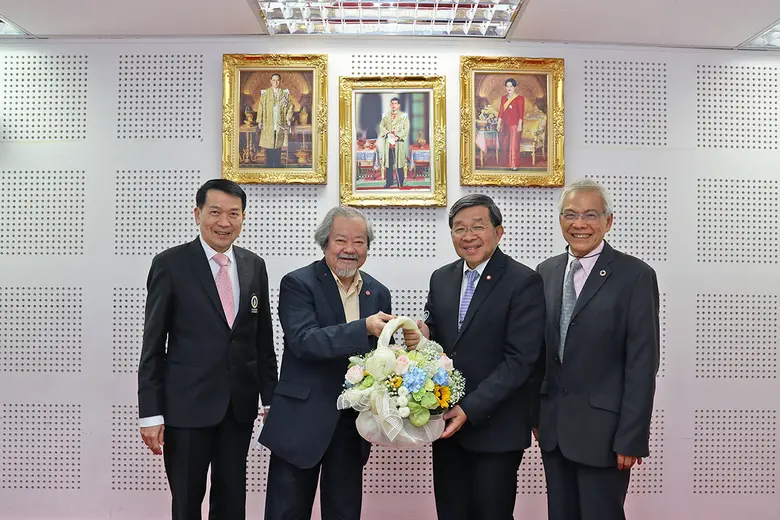 ศ.นพ.ปิยะมิตร ศรีธรา ประธานกรรมการศูนย์ความเป็นเลิศ...
