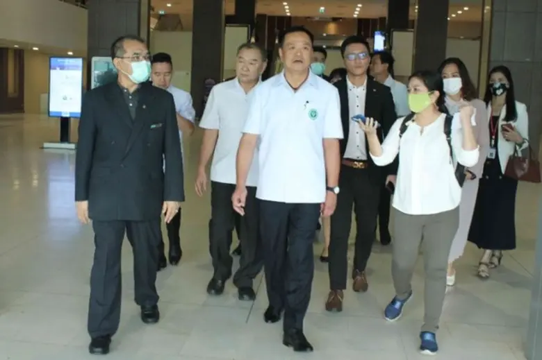 นายวุฒิศักดิ์ พิชญกานต์ ผู้จัดการทั่วไป โ...
