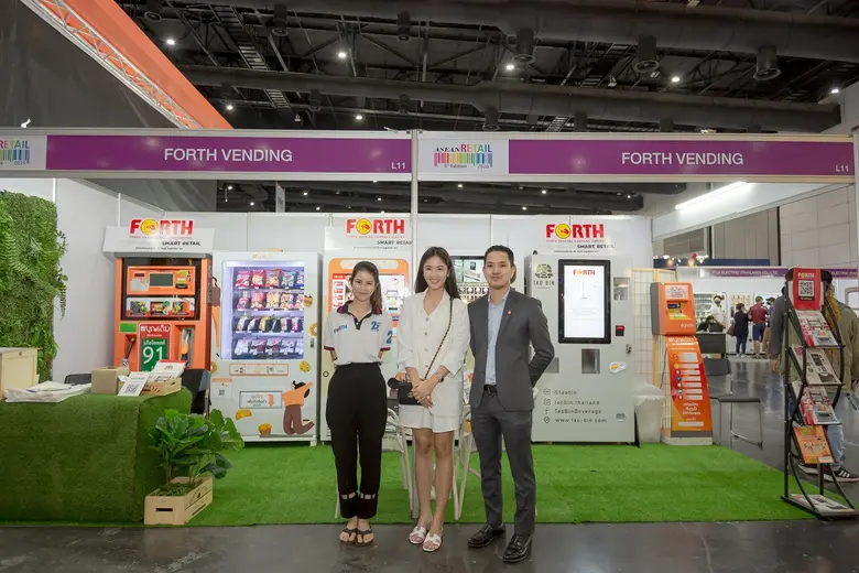 นางสาวทันยา อมตานนท์ (ซ้าย)Business Devel...