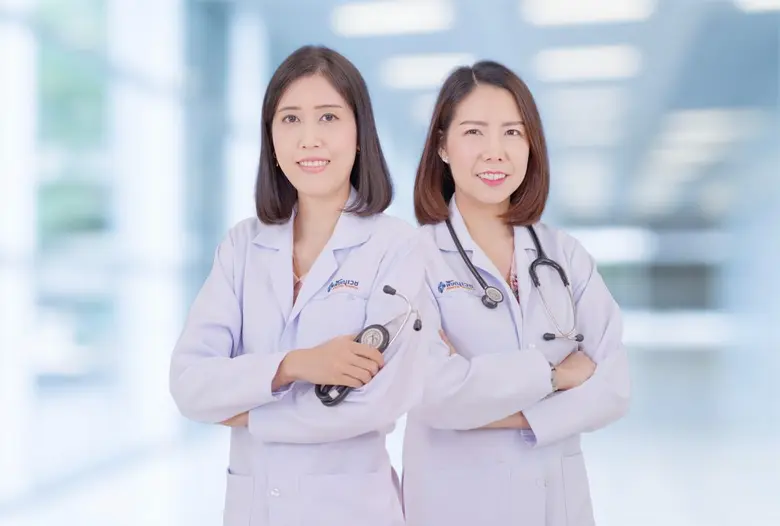“ดูดนิ้ว หยิบของเข้าปาก” หากลูกน้อยคุณกำลังอยู่ในวัยนี้  พึงเฝ้าระวัง อาจเสี่ยงเป็นโรคท็อปฮิต “มือ เท้า ปาก” ได้