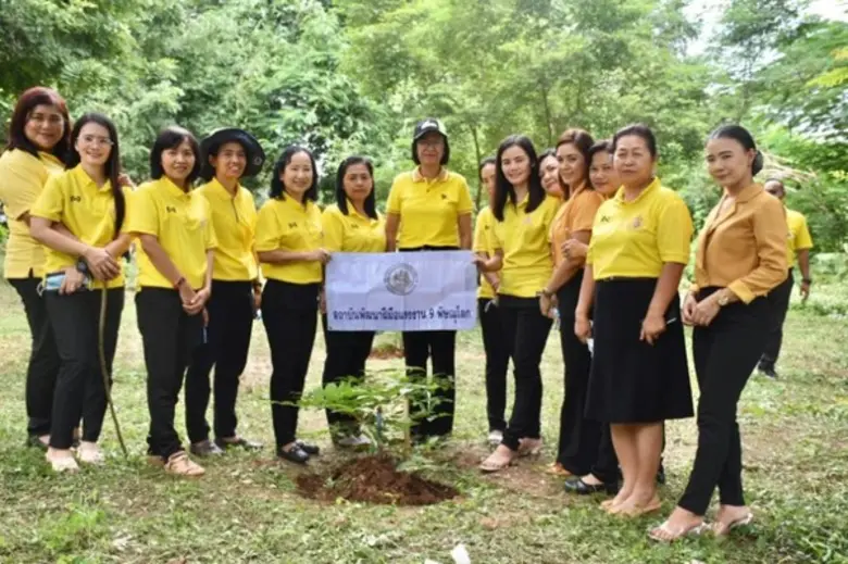สพร.9 พิษณุโลก ร่วมสำนักงานจัดหางานจังหวัดพิษณุโลก จัดกิจกรรม "21 ตุลาคม วันรักต้นไม้ประจำปีของชาติ ราชสักการะสมเด็จย่าๆ ของแผ่นดิน"