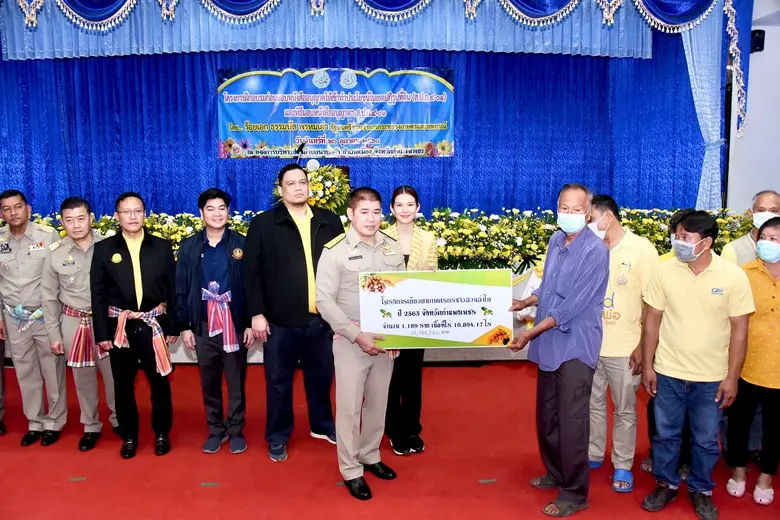 รมช.ธรรมนัส เดินหน้ามอบที่ดินทำกิน จังหวัดกำแพงเพชร ยกระดับคุณภาพชีวิตพี่น้องเกษตรให้มีความมั่นคงและยั่งยืน