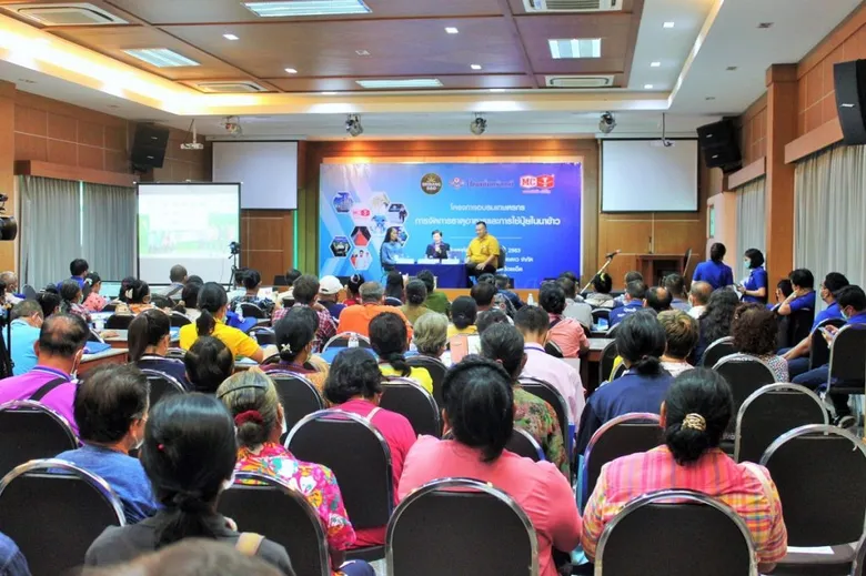 บมจ. ไทยเซ็นทรัลเคมี ร่วมกับ โรงสีศรีแสงดาว จัดอบรมเกษตรกร เรื่องการจัดการธาตุอาหารและการใช้ปุ๋ยในนาข้าว หวังเพิ่มผลผลิตให้มีปริมาณและคุณภาพสูงขึ้น
