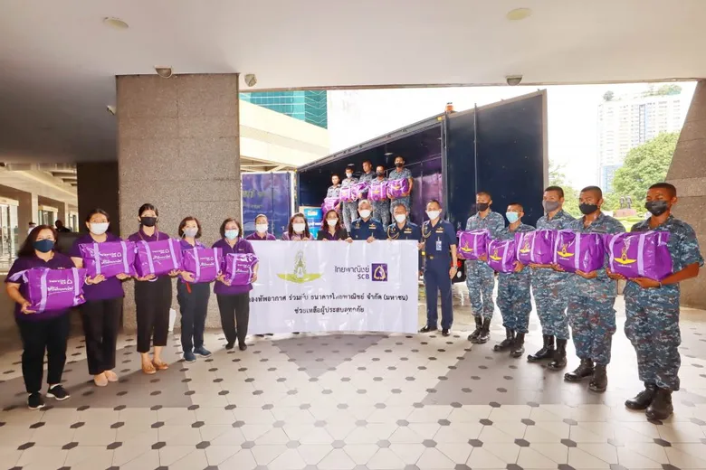 ธนาคารไทยพาณิชย์ร่วมกับกองทัพส่งกำลังใจและบรรเทาทุกข์ผู้ประสบอุทกภัยในภาคอีสาน