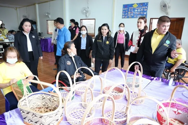 นฤมล สานฝันคนพิการจังหวัดน่าน สร้างอาชีพ มีรายได้ ขับเคลื่อนไทยไปด้วยกัน