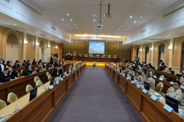 บิ๊กป้อม แนะดีอีเอส โปรโมทโครงการบรอดแบนด์สาธารณะภูเก็ต ส่งเสริมแผนปั้นสมาร์ทซิตี้