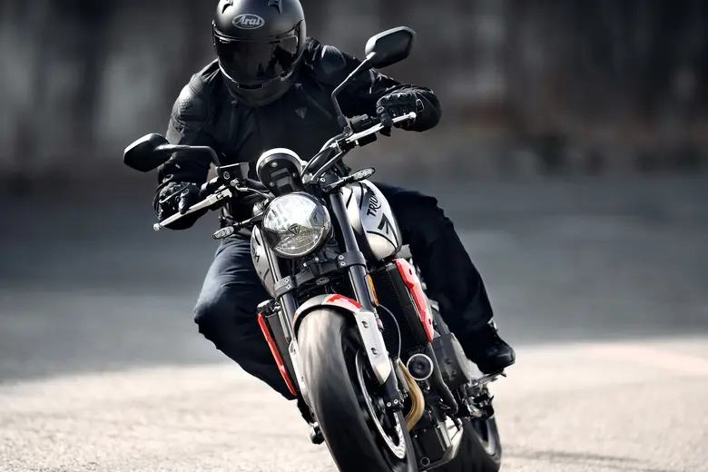 "ไทรอัมพ์ ไทรเดนท์ 660" (Triumph Trident ...