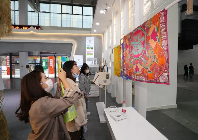 เมืองหางโจวของจีนจัดนิทรรศการออนไลน์ นำเสนอผลิตภัณฑ์ทางวัฒนธรรมและผลิตภัณฑ์สร้างสรรค์จากทั่วโลก