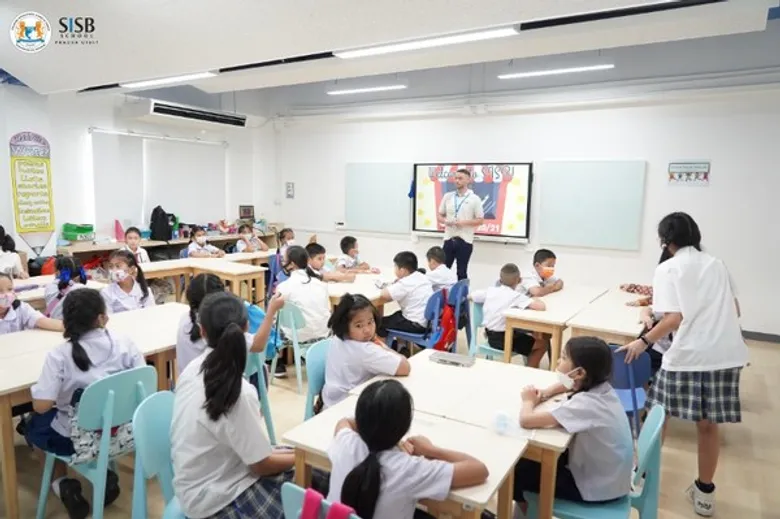 SISB กับโครงการสอนภาษาอังกฤษให้กับนักเรียนโรงเรียนไทย หนึ่งในโครงการ CSR ขององค์กร