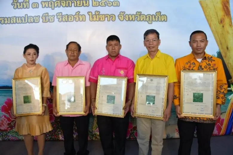 นายกลงพื้นที่ตรวจราชการภาคใต้ พร้อมเป็นสักขีพยานในพิธีมอบหนังสืออนุญาต ให้เข้าทำประโยชน์หรืออยู่อาศัยภายในเขตป่าสงวนแห่งชาติ