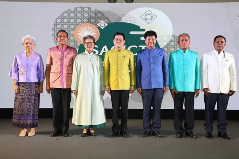 นายจุรินทร์ ลักษณวิศิษฏ์ รองนายกรัฐมนตรี และรัฐมนตร...