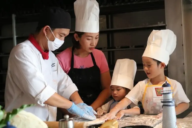 โคสต์บีชคลับแอนด์บิสโทร โรงแรมเซ็นทาราแกรนด์มิราจบี...