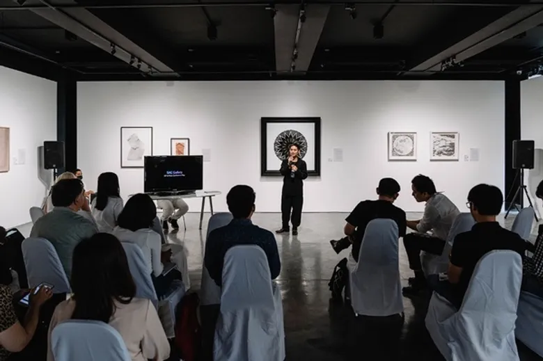 "SAC Gallery" ปรับโฉมใหม่ฉลองครบรอบ 8 ปี พร้อมรวม 25 ศิลปินไทยร่วมสมัยประเดิมนิทรรศการ "the end is now, now is here"