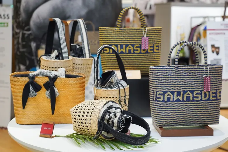 ไอคอนคราฟต์ เอาใจเหล่าแฟชั่นนิสต้า จัดงาน "ICONCRAFT's Accessories & Style" แนะนำกระเป๋าและแอคเซสซอรีแบรนด์ไทยคอลเลคชั่นล่าสุดต้อนรับฤดูหนาว