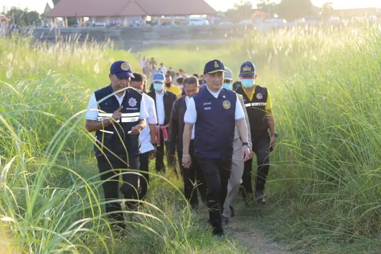 นายทรงศักดิ์ ทองศรี รัฐมนตรีช่วยว่าการกระ...